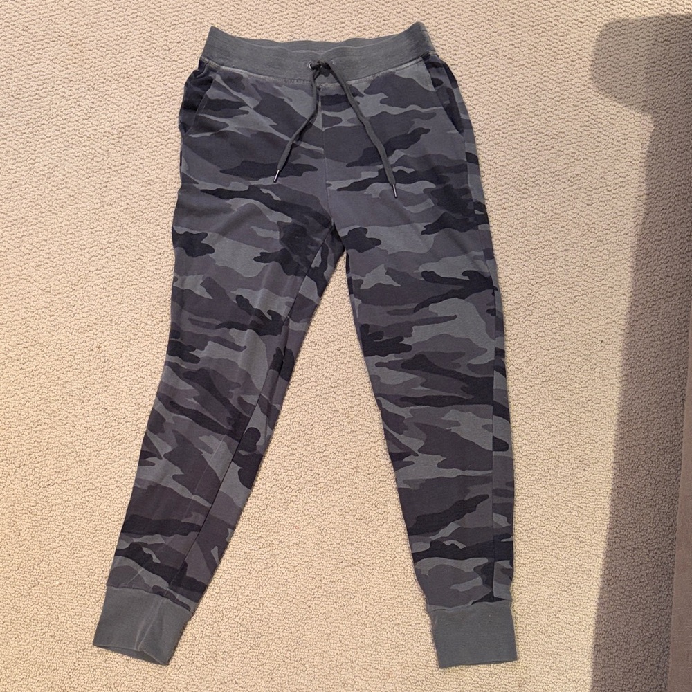 Splendid Gray Camouflage Joggers